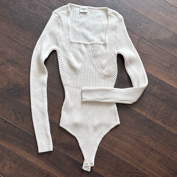 Abercrombie & Fitch Tops - NWOT Cream A&F Ribbed Bodysuit